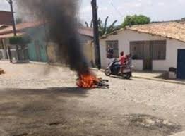  HOMEM É MORTO POR POPULAÇÃO APÓS SER ACUSADO DE ABUSAR DE ENTEADO DE 4 ANOS NA BAHIA